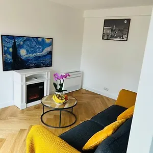 An Exceptional Apartment, 20 Min Paris, 10 Min Orly Airport, 30 Min Disney, 25 Min Versailles, Parking Free , Antony France
